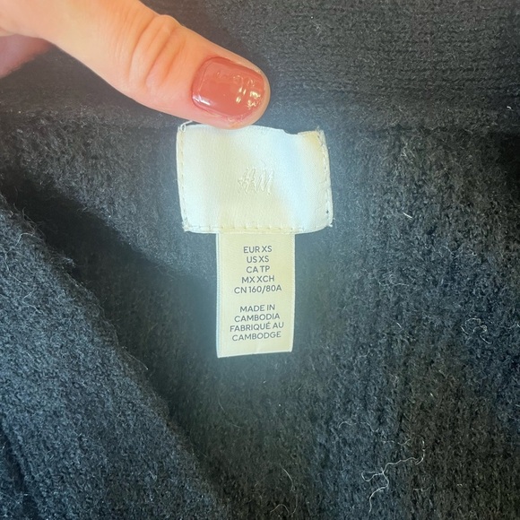 H&M Oversized Rib-Knit Cardigan, Size XS - Picture 5 of 6